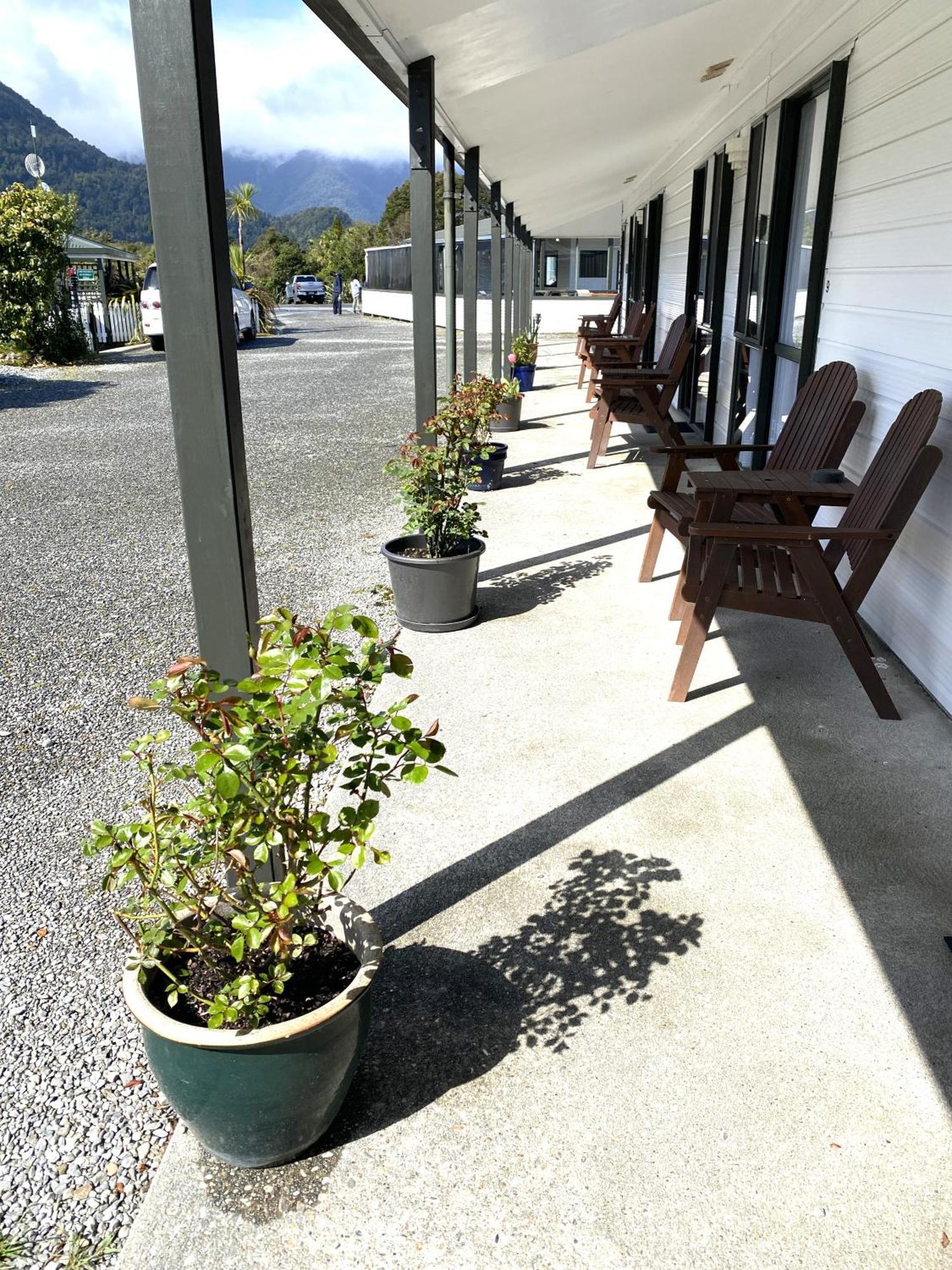 Heritage Park Lodge Haast Esterno foto