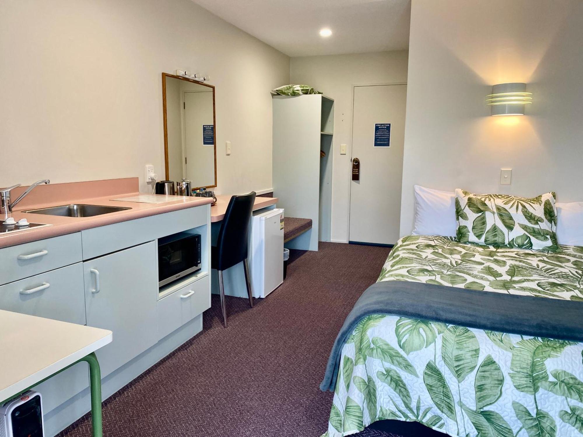 Heritage Park Lodge Haast Esterno foto