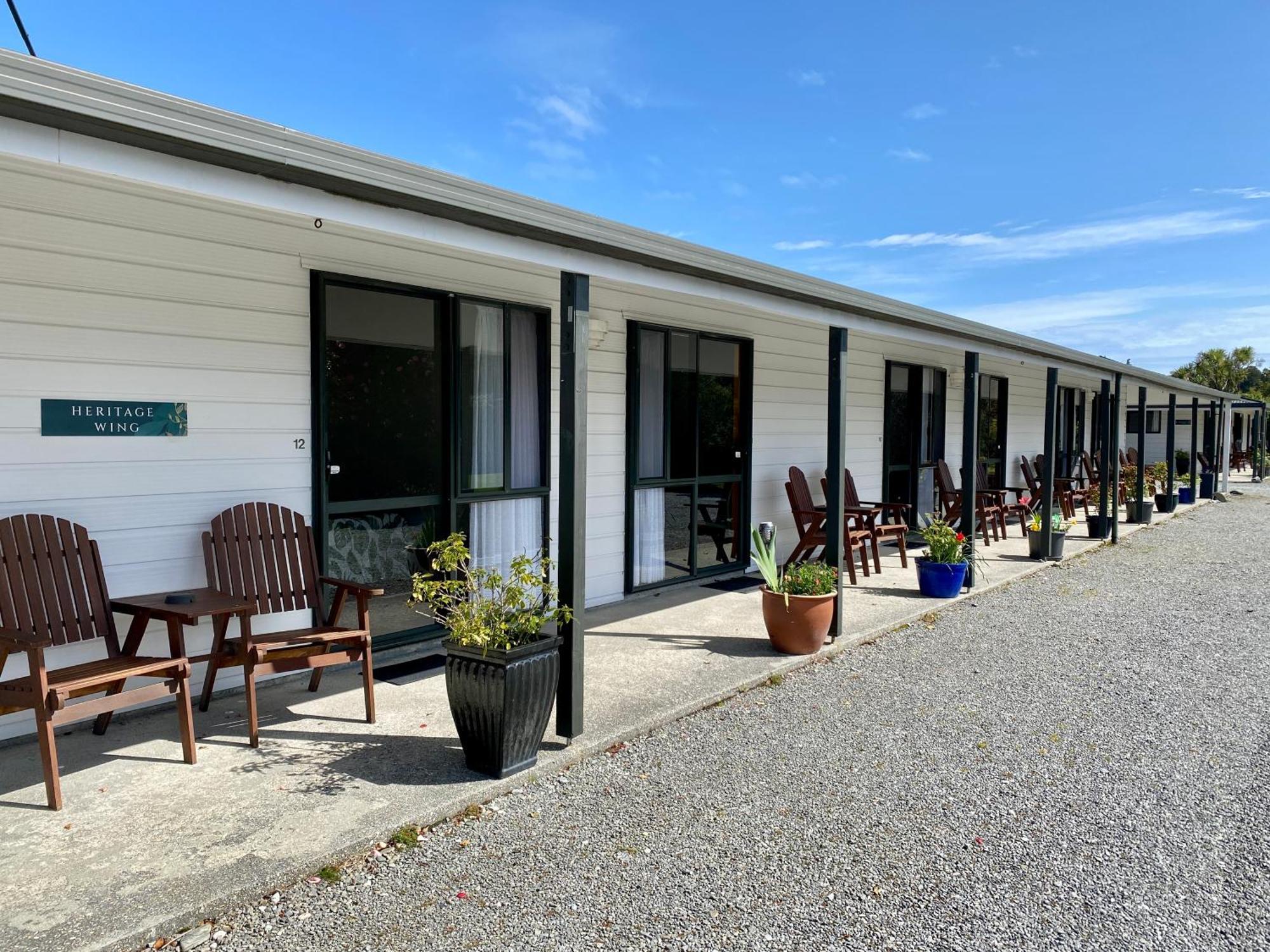 Heritage Park Lodge Haast Esterno foto