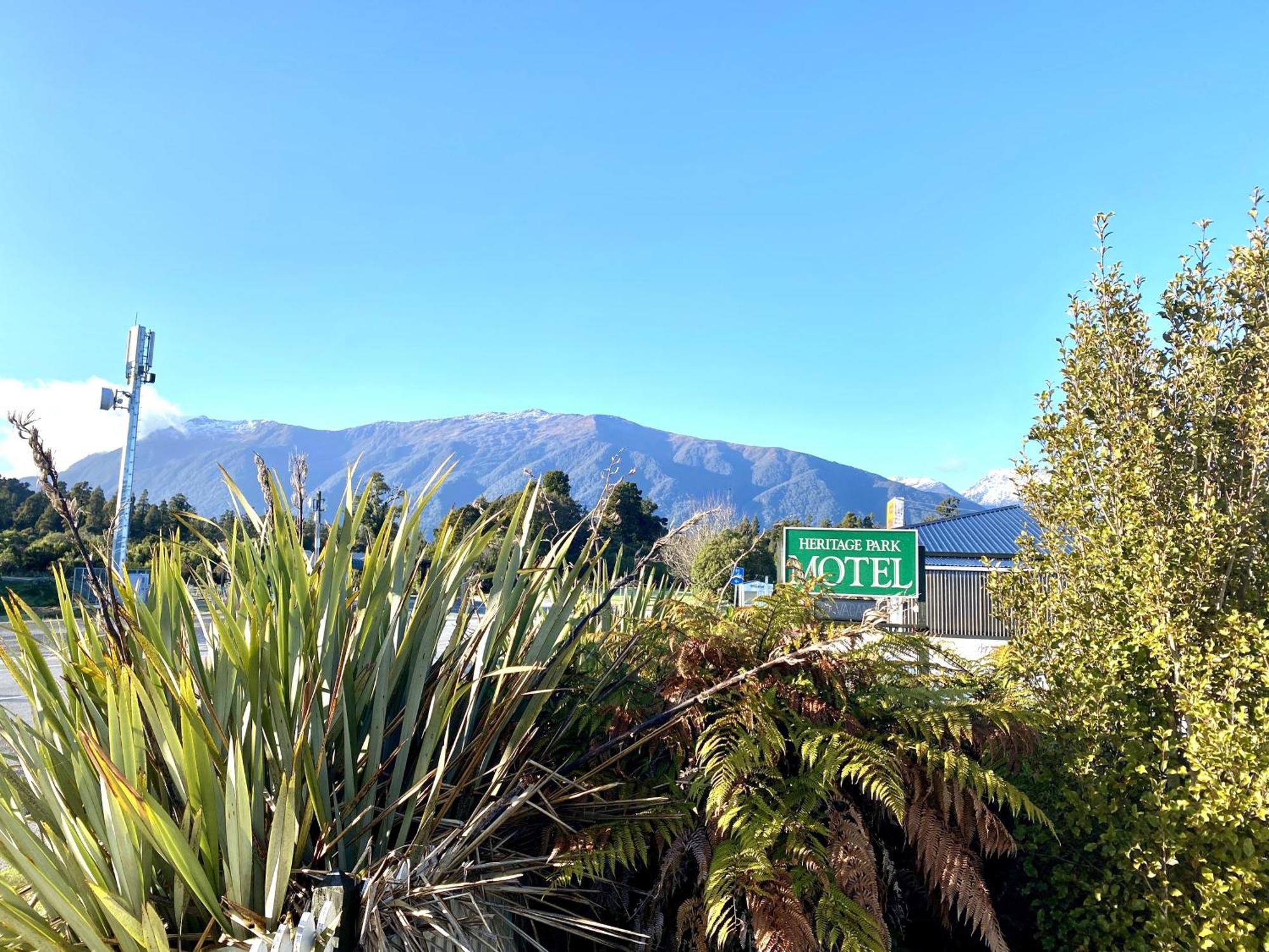 Heritage Park Lodge Haast Esterno foto