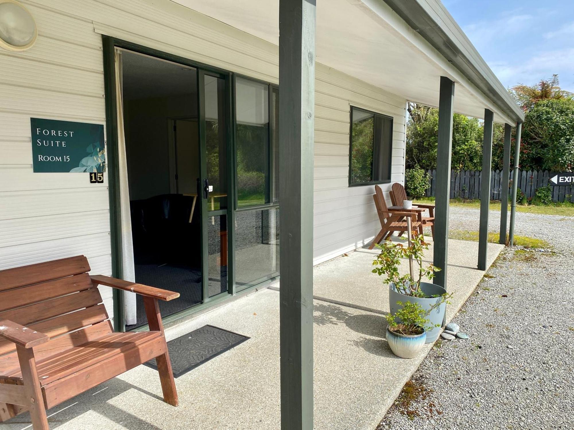 Heritage Park Lodge Haast Esterno foto