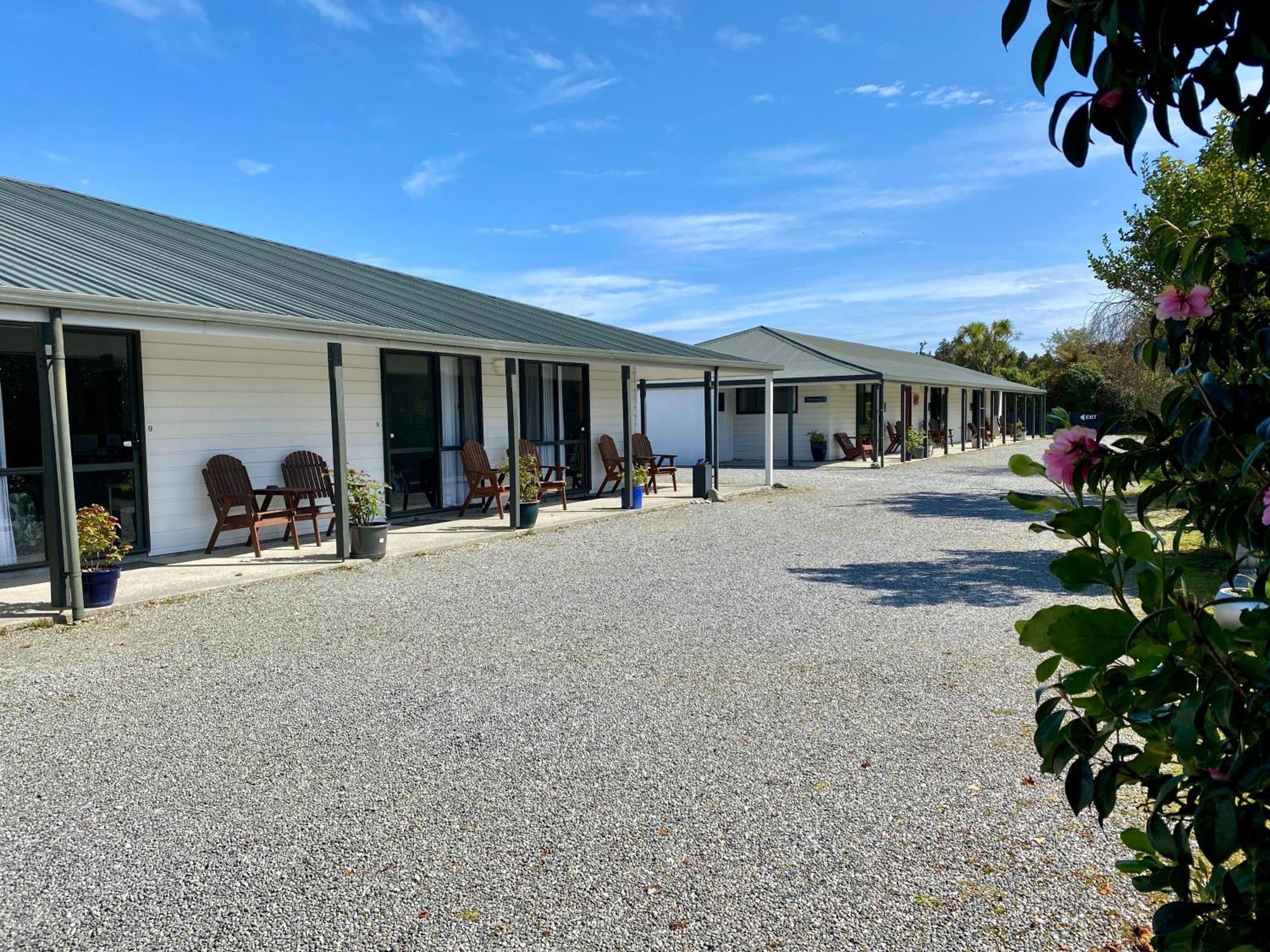 Heritage Park Lodge Haast Esterno foto