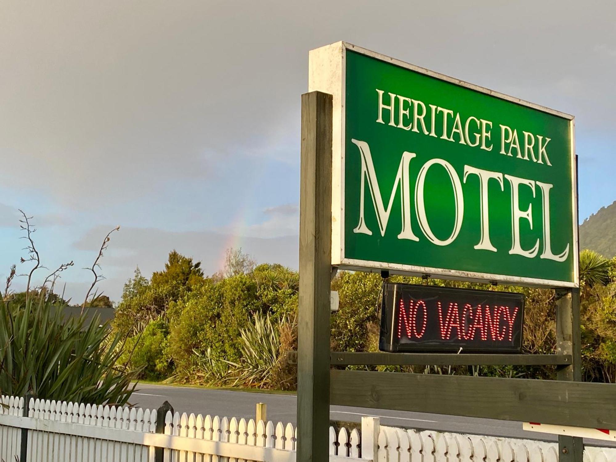 Heritage Park Lodge Haast Esterno foto