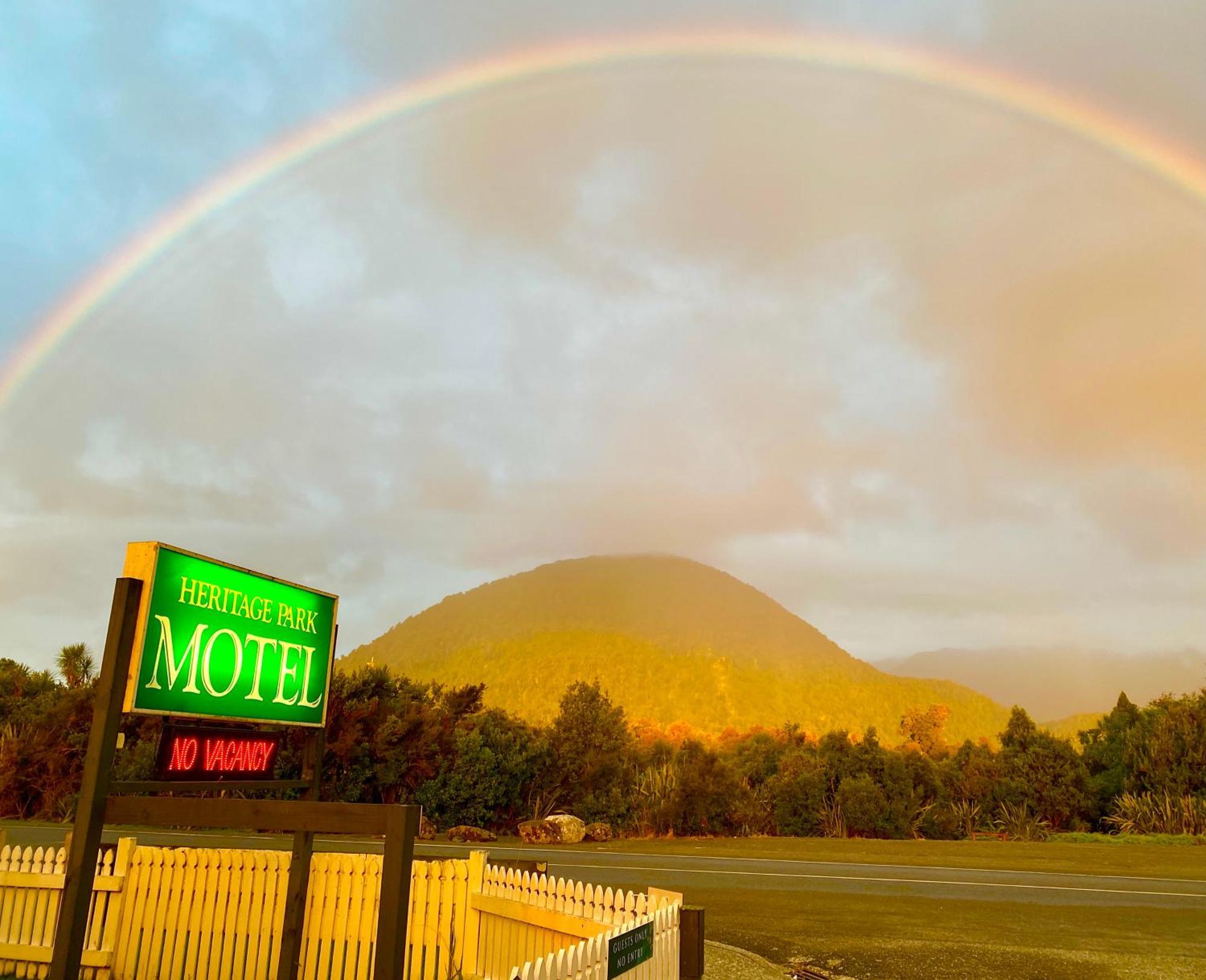 Heritage Park Lodge Haast Esterno foto