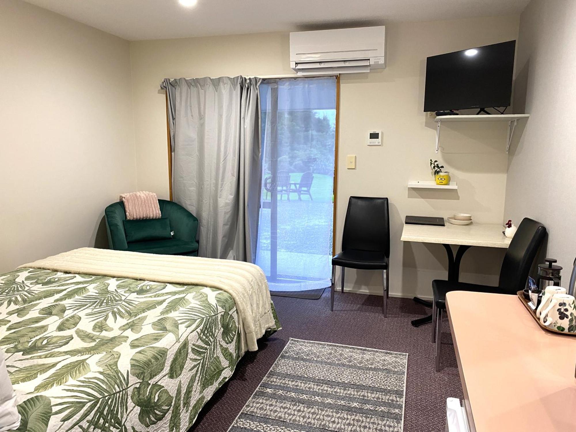 Heritage Park Lodge Haast Esterno foto