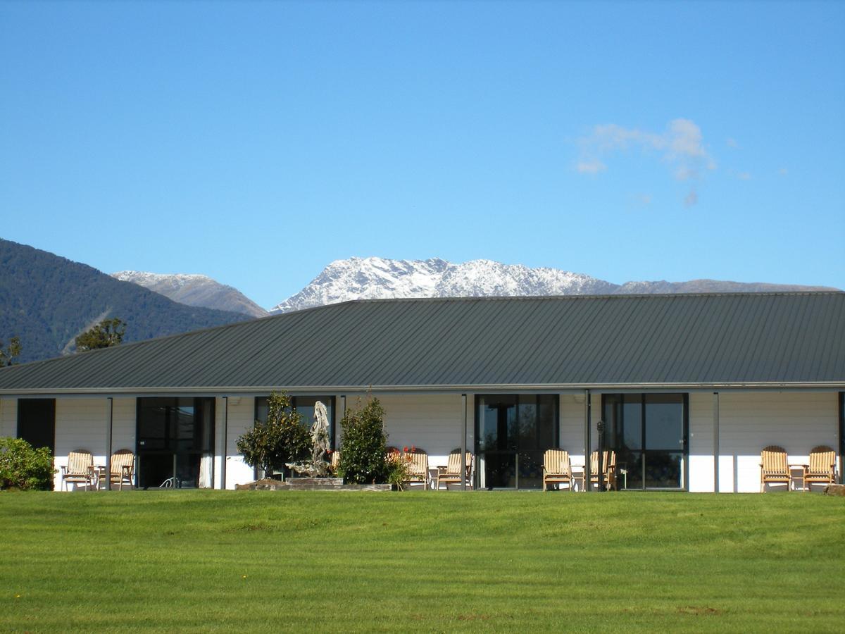 Heritage Park Lodge Haast Esterno foto