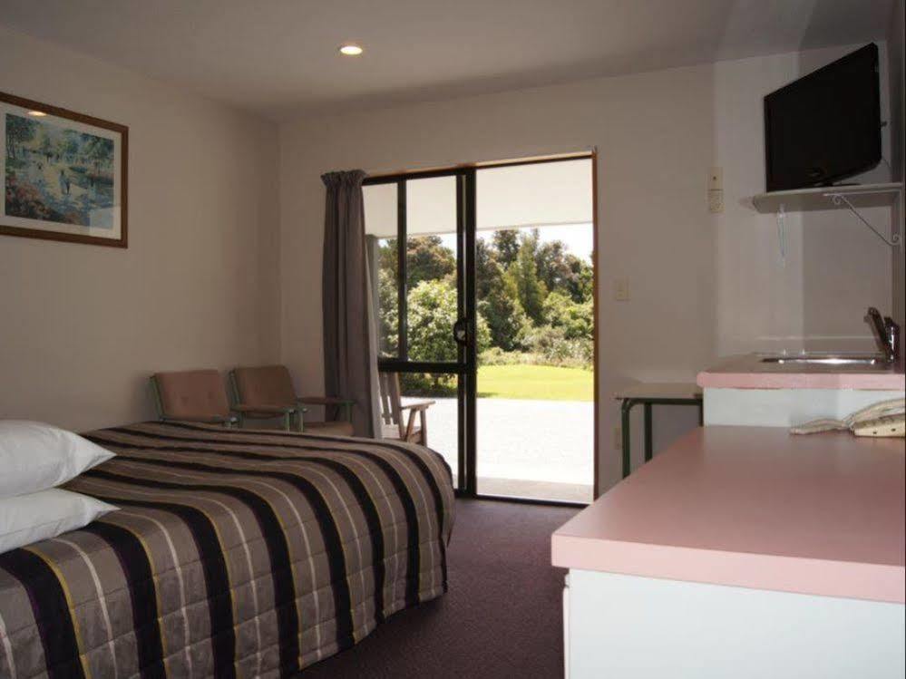 Heritage Park Lodge Haast Esterno foto